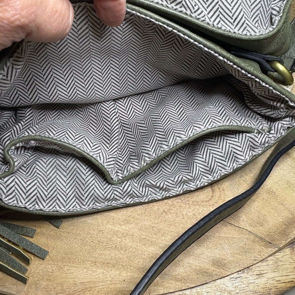 Jen & Co. Purse mossy green vegan leather crossbody bag. - Picture 5 of 12